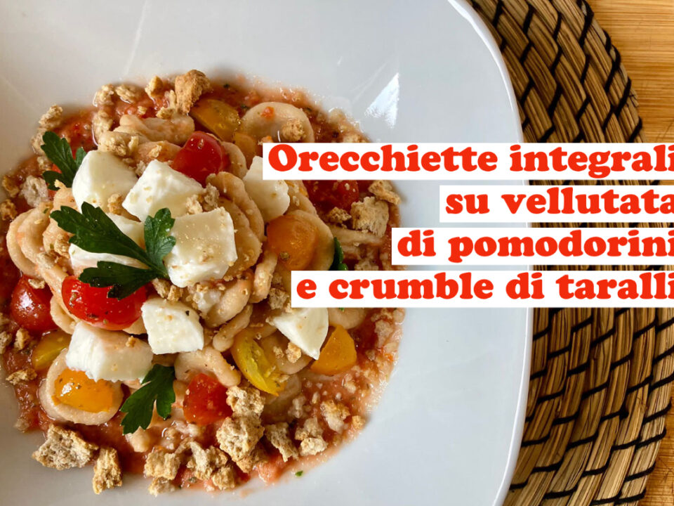 orecchiette integrali su vellutata di pomodori e crumble di taralli
