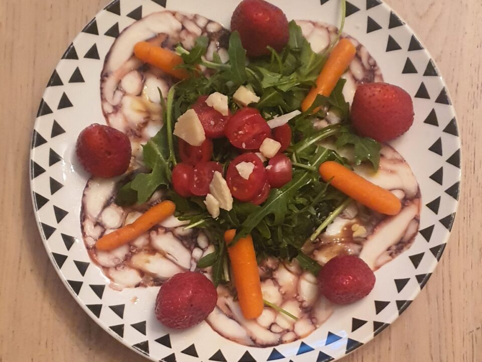 polpo fragole e verdure