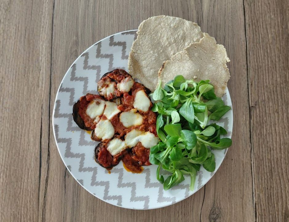 Parmigiana light, piada e valeriana